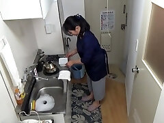 Married cleaning lady gets humped