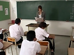 Teacher Yuuno Hoshi gets rampant at her class then sucks numerous cocks