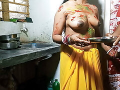HOLI Par Uber-sexy Bhabhi ko Color Lagakar Kitchen Stand Par Khood Choda