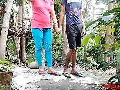 villaggio ragazza sesso con il suo fidanzato in rosso t-shart all'aperto (video ufficiale di villagesex91)