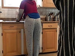 Moroccan Wife Gets Creampie Doggy-style Quickie In The Kitchen