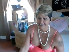 Mature and excited chunky woman flashes her tits on web cam
