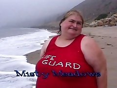 Fat lifeguard cocksluts gobble food on the beach