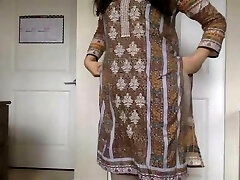 desi girl Stripping her Salwar Kameez to Naked and Taunting us