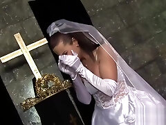 Ultra-cute Bride Gets Nailed At The Altar