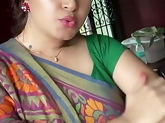 marvelous Indian Aunty Sexy Green Saree
