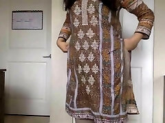 desi girl Stripping her Salwar Kameez to Naked and Taunting us