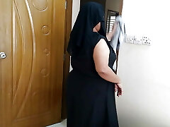 (Sizzling and Dirty Hijab Aunty Ko Choda) Indian super-fucking-hot aunty boinked by neighbor while cleaning house - Clear Hindi Audio