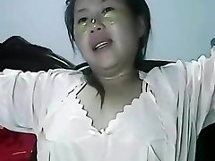 Wetting poon of lonely Chinese MILF