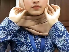 Hot Uber-sexy Malay Hijab