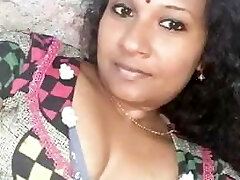 Trichy cheating housewife showcasing nude body to her friend