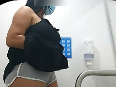 CAMERA CAPTURING CAMELTOE OF GIRL WITH Giant ASS IN PUBLIC Bathroom