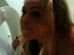 Fat toilet licking whore taking a pee