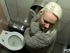 PORNXN Mature Blonde Public Peeing
