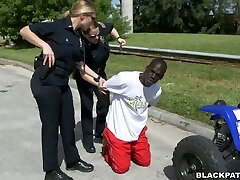 Dark-hued convict used by two white police chicks for butt sniffing and threesome