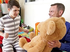 Twink Stepson And Stepdad Family Threesome With Inserted Bear