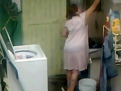 Spying Aunty Donk Washing ... Big Butt Chubby Plumper Mom