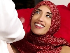 Muslim babe gets kneaded