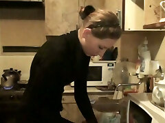 Worn out housewife gives a fast head to her husband