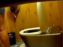 Hidden Camera auf oeffentlicher Toilette!
