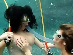girls_having_fun_underwater_pt1