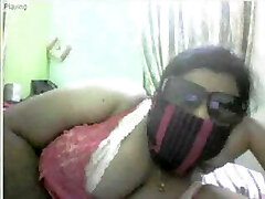 Indian chubby girl unclothe on cam