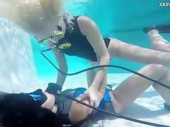 Wild underwater scuba diving fun with a voracious lesbo Vodichkina