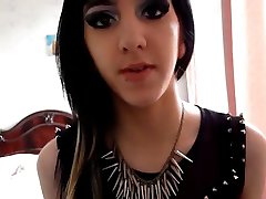 Emo show her sexy style