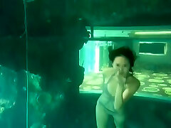 Record for Underwater Dancing of Wonderful Mermaid