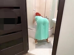 Spied on stepmom's huge butt and fucked her butthole!