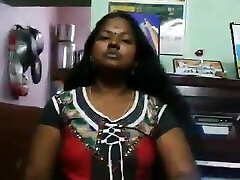 Chennai aunty shoowing her warm body with tamil audio