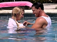Mind-blowing blonde tourist girl Brynn Tyler blows schlong in the pool