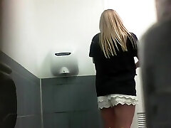 Beauty urinates in front of hidden camera