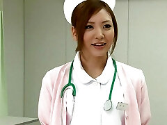 Nurse in Japanies Hospital sans work 