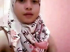 Pretty hijab tudung jilbab girl wank in the shower