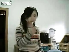 Chinese Dame Smoking and Dancing Webcam