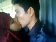 BANGLADESHI VILLAGE MADRASA HIZABI GIRL KISSING & Boinking IN THE CLASSROOM