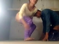 Indian boy pummels midget