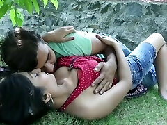 Hot desi shortfilm 264 - Aarti Soni funbags pressed, kissed, belly button kiss, smoo