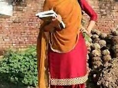 Desi bhabhi playing with boyfriend homemade fuck-fest video in Hindi audio