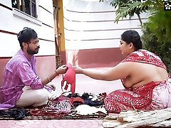 Desi Bra and Thong Salesman Bade Bade Dudhwali Gao ki Chhori Ko Bra ke badale Chod Diya Maje Lekar ( Hindi Audio )