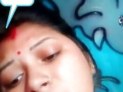 Indian desi wife Display her boob