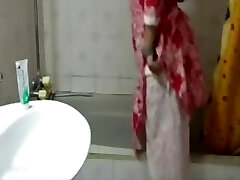 Pakistani chick taking bathroom full movie scene