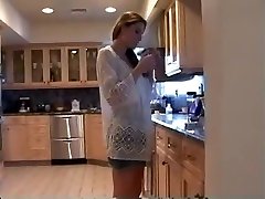 Mom in the Kitchen (smoking fetish  roleplay, erotic)