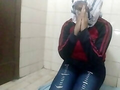 Arabian Muslim Mommy العربية الجنس أمي Wanks Spurting Slit On Live Webcam Instead Of Praying