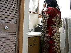 Punjabi stepmother fucked with big trunk before she heads to work