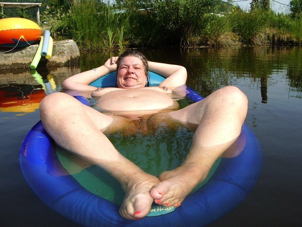 Fat Chick Pool - Fat mature nudist women swimming in a pool