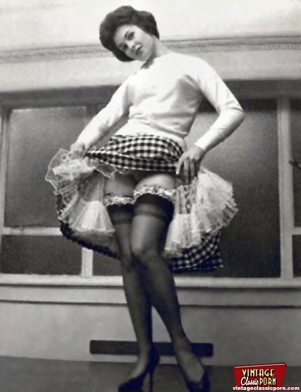 Antique Vintage Porn Pics Of Stockings - Chicks wear black stockings