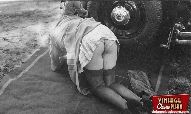 630px x 377px - Vintage car lovers go nude