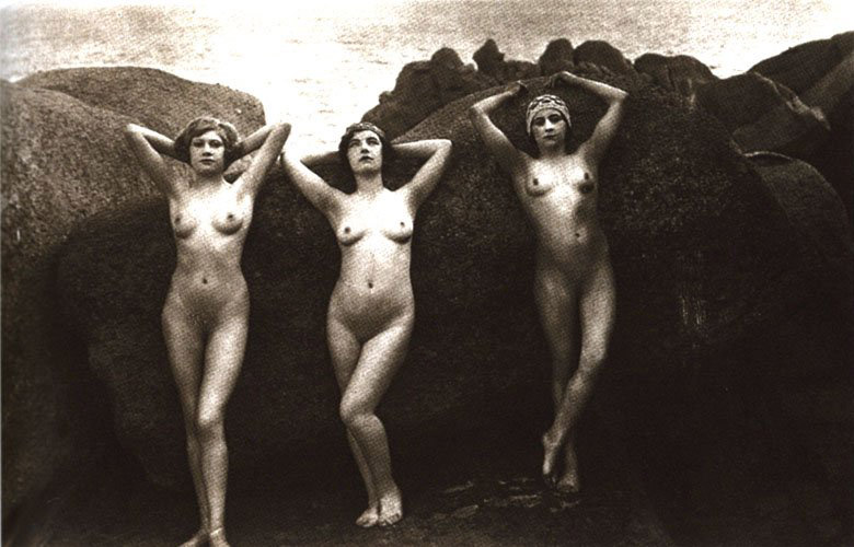 Naked Girls Vintage - Naked vintage girl pictures